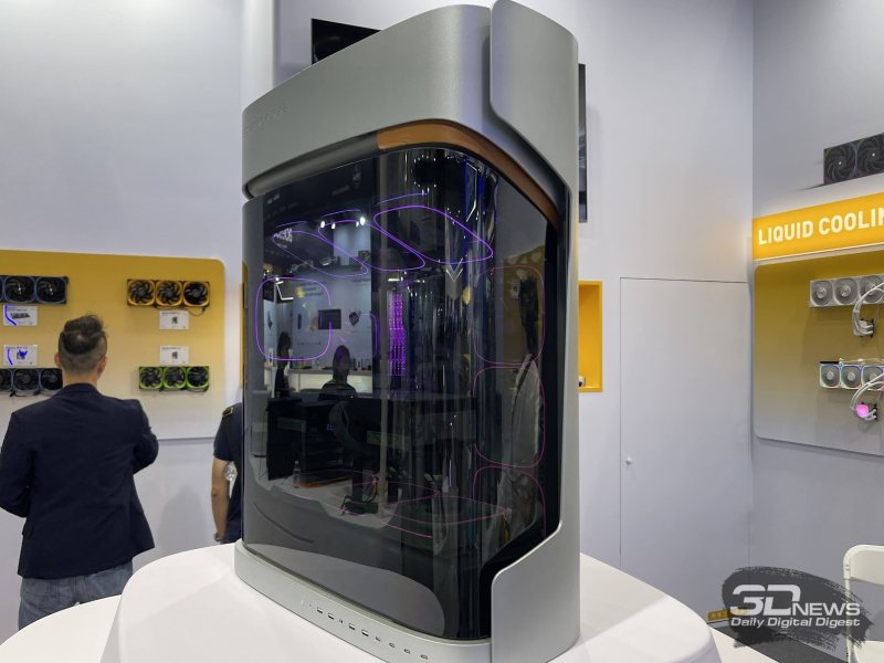 Геометричний Футур представив на Computex 2026 величезні корпуси, блискучі блочні блоки живлення та найсвіжіші системи охолодження рідинним типом.