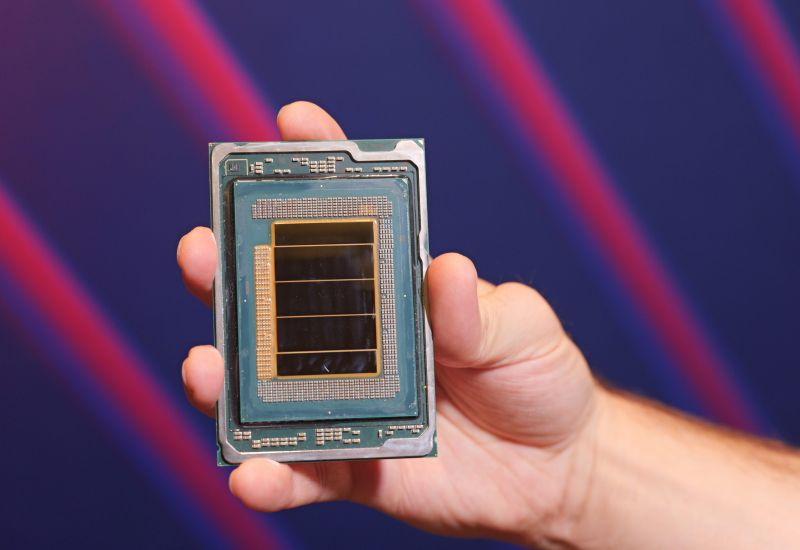 Ціна акцій Intel зрісла майже на 25 %, підштовхнувши ринок, і тепер вартість Nvidia досягла 5 трильйонів доларів.