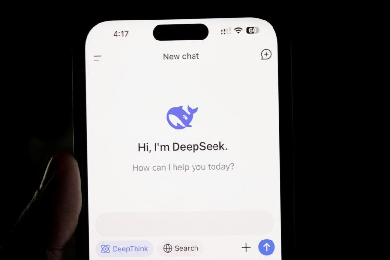 ОпенАй звинуває китайську компанію DeepSeek у незаконному використанні даних для навчання моделі R1