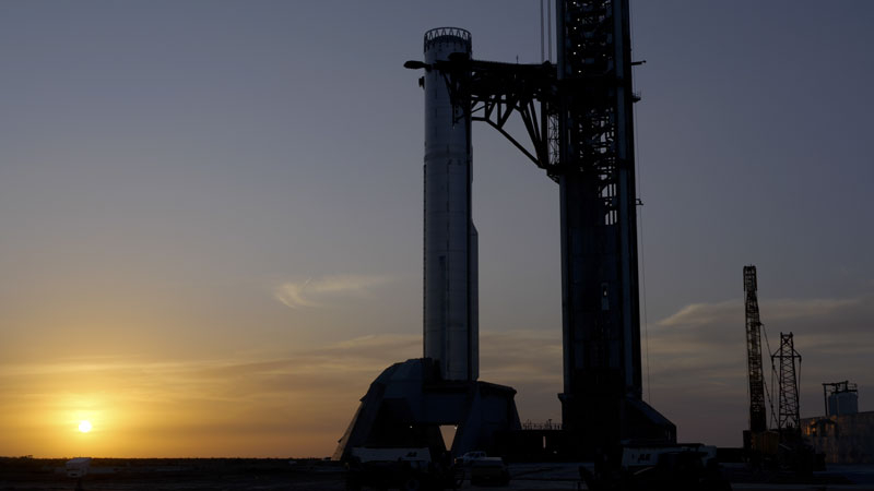SpaceX успішно пройшла перші бойові випробування нової моделі ракетного двигуна Super Heavy, який зможе доставити корабель навіть до Місяця