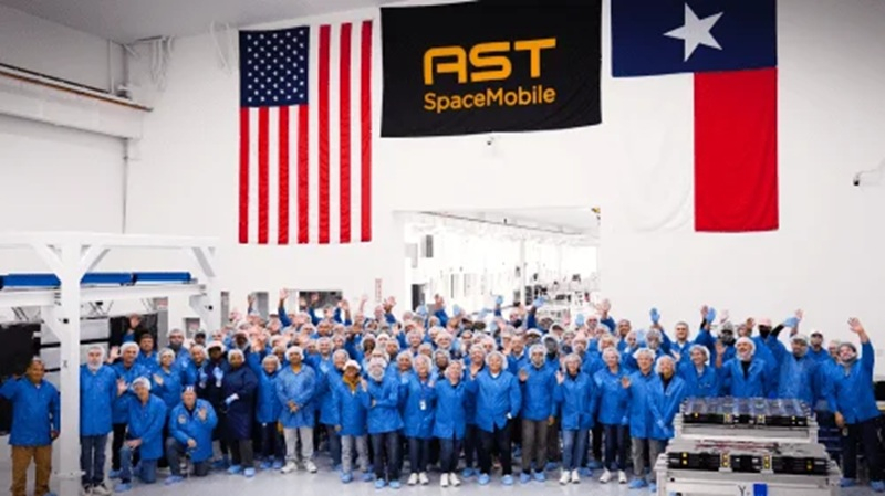 AST SpaceMobile прискорила супутниковий інтернет для смартфонів майже у п’ять разів