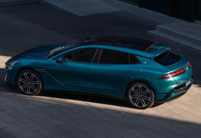 BYD запустила електричний автомобіль Denza Z9 GT, здатний проїхати 1036 км без підзарядки.
