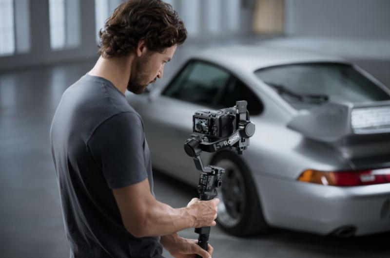 DJI випустила легкий стабілізатор RS 5, призначений для камер вагою до 3 кг.