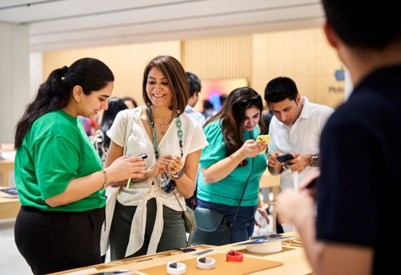 Apple посилила постачання iPhone на спадному ринку смартфонів, зайнявши лідерські позиції