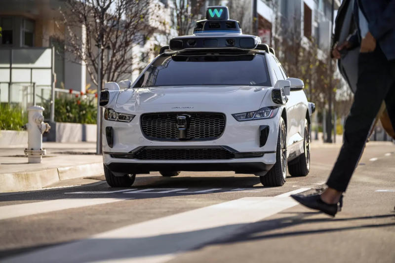 Waymo‑робот таксі виявився несподівано зручним засобом втечі з місця події