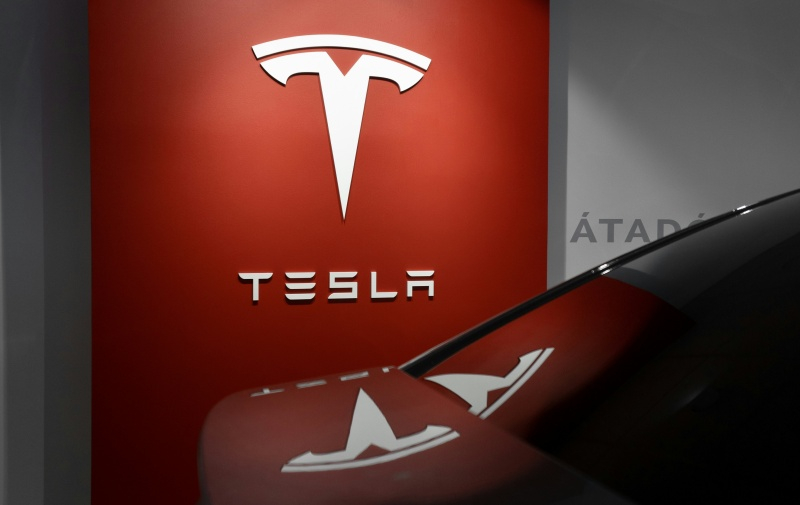 Продажі електричних автомобілів Tesla впали на 14 % у першому кварталі, загальна кількість продажів склала лише 358 000 одиниць