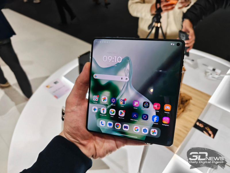 Моторола презентувала новий гнучкий телефон Razr Fold