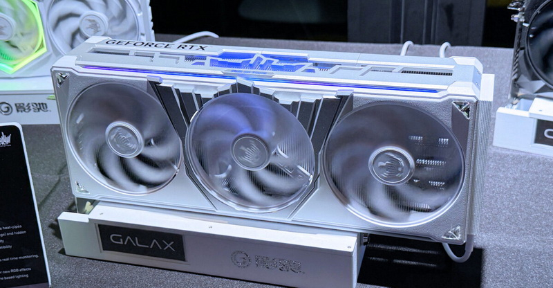 Галакс представив концепцію GeForce RTX 6090 Hall of Fame з чотирма вентилятором і кристалами Свіворі.