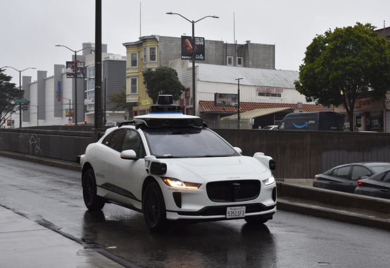 Waymo припиняє запуск роботаксі на швидких автошляхах у США з причин безпеки