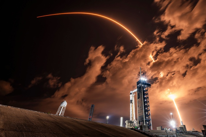 ФКС‑регулювальник критикував Amazon: спочатку розгорніть власні супутники, а потім скаржтеся на SpaceX