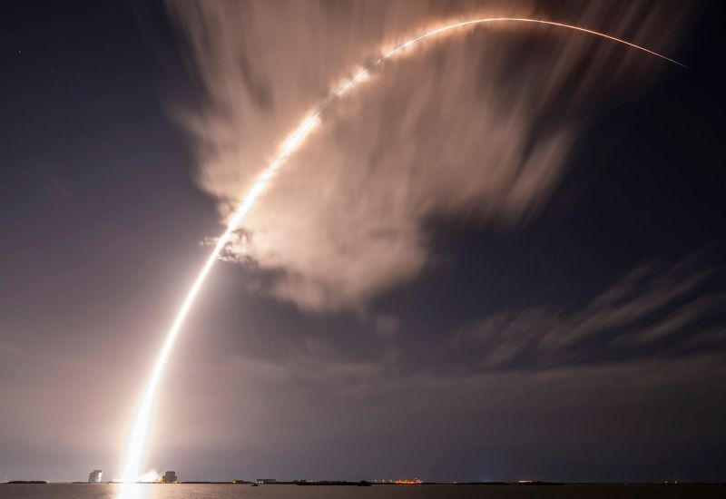 SpaceX бере участь у закритому тендері Пентагону щодо розробки штучного інтелекту для керованих за голосом роїв дронів