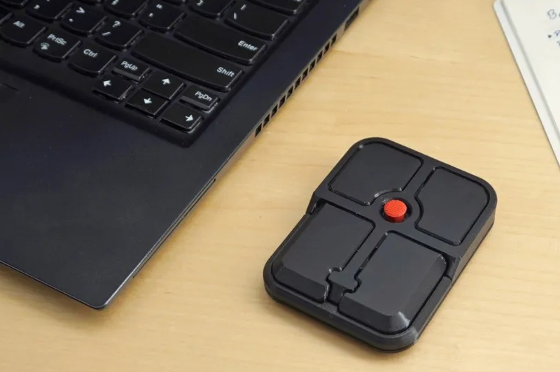 Плупі перетворив культовий TrackPoint з ThinkPad у портативну мишу, «відокремивши» його від ноутбука.